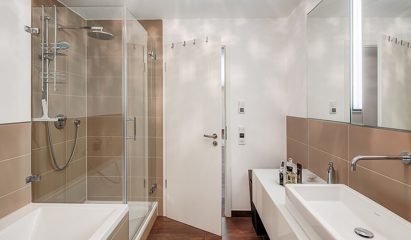 多层公寓 与 3 房间 | München-Schwabing | 1511ML1 | Badezimmer