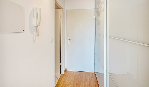 公寓 与 2 房间 | München-Feldmoching | 70466 | Flur Richtung Eingang