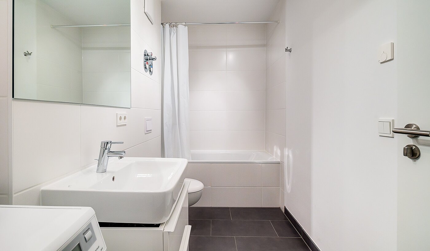 多层公寓 与 3 房间 | München-Moosach | 70164 | ...und Badewanne