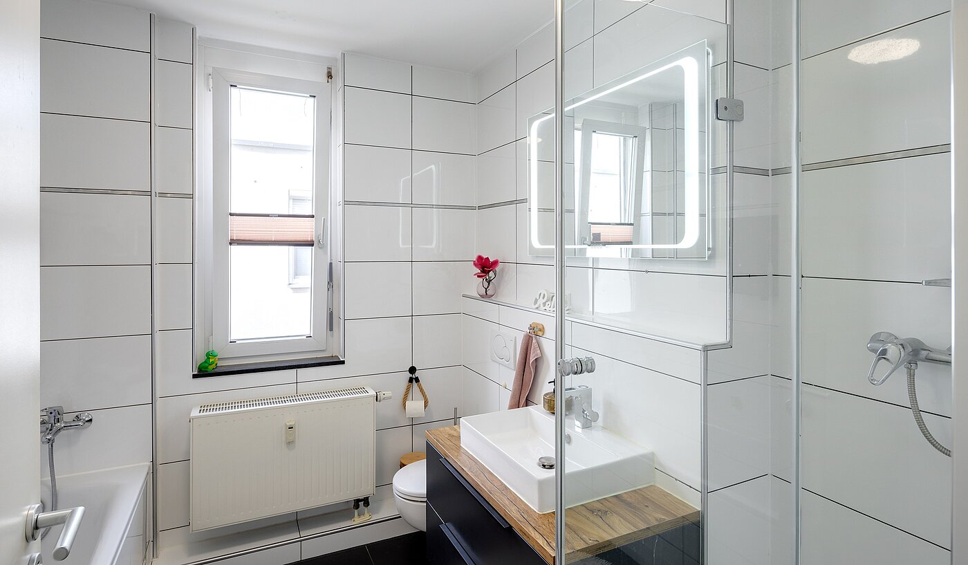 联排别墅 与 5 房间 | Unterföhring | 70119 | Bad mit Fenster