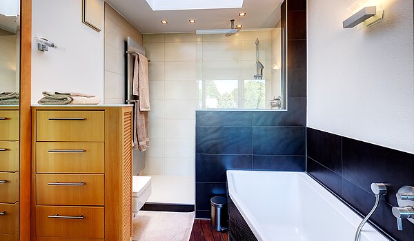 顶层公寓 与 2.5 房间 | München-Harlaching | 702581 | Badezimmer