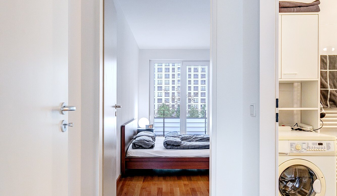 多层公寓 与 2.5 房间 | 70020 | Flur Blickrichtung Schlafzimmer und Bad