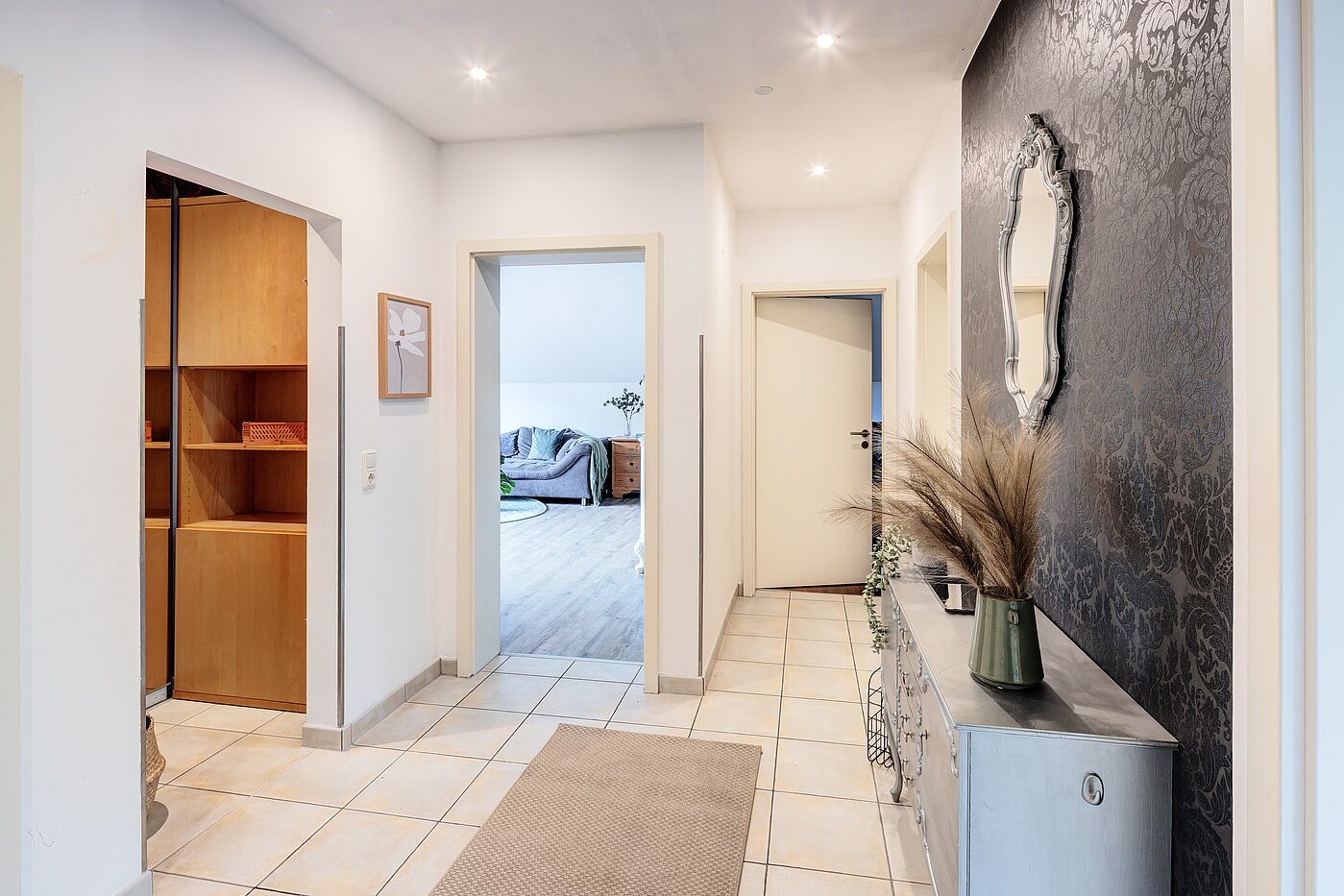 阁楼公寓 与 3 房间 | Karlsfeld | 70217 | ...Garderobe