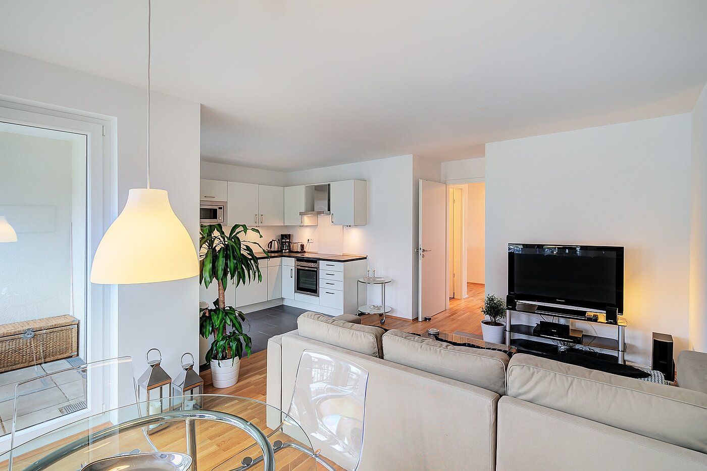 多层公寓 与 3 房间 | München-Moosach | 70164 | ...mit Zugang zur Loggia