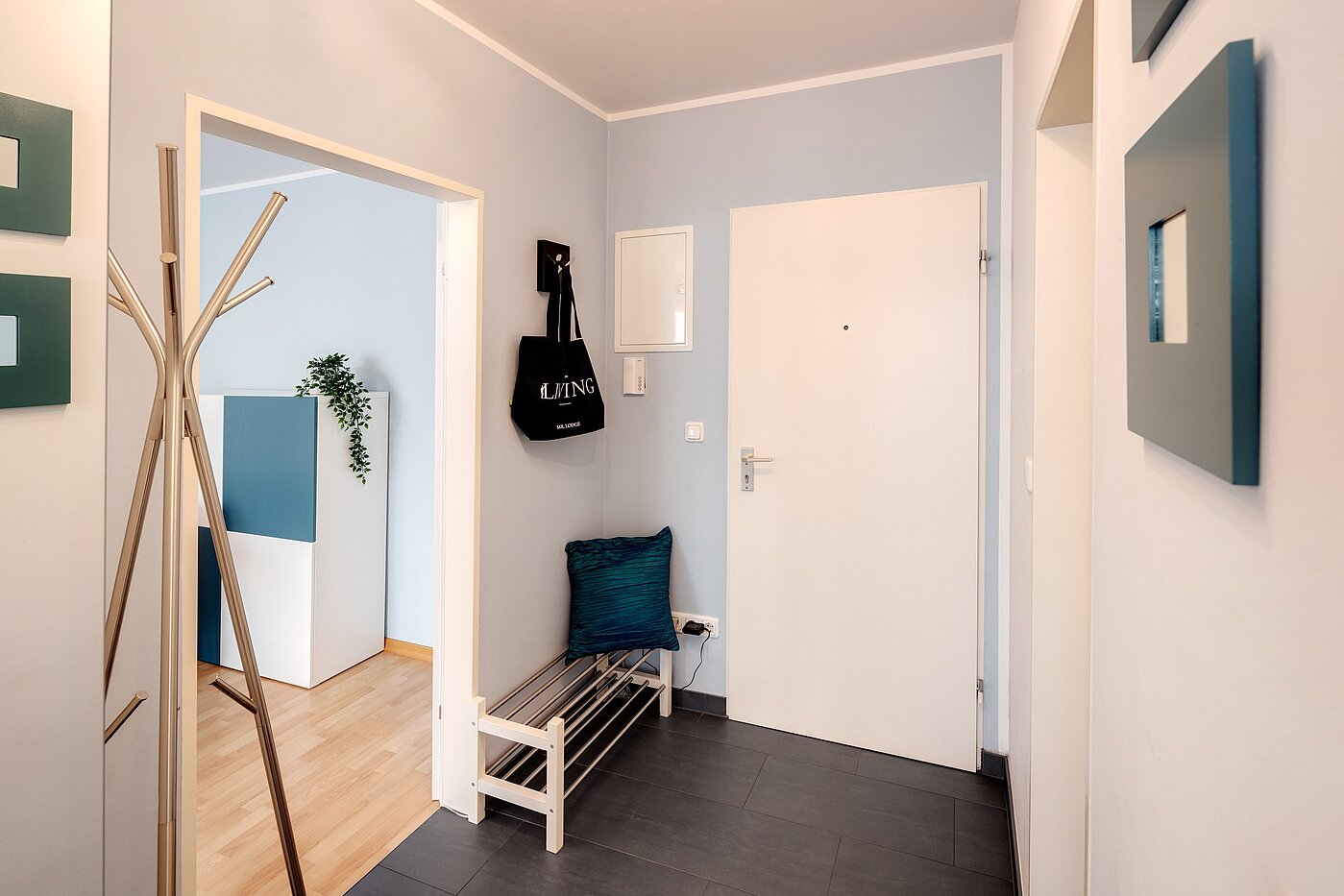 多层公寓 与 2 房间 | München-Schwabing | 70013 | Diele Blickrichtung Eingang