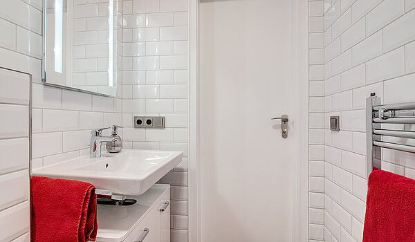 多层公寓 与 2 房间 | München-Bogenhausen | 70287 | Weiß gefliestes Bad...
