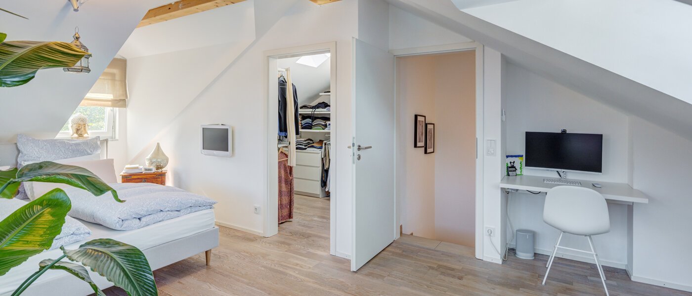 半独立式住宅 Ottobrunn 02 第一卧室 14180