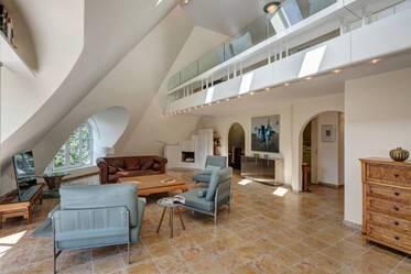 带走廊的 4.5 个房间的采光公寓