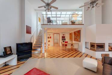 位于 Schwabing 的带画廊的阳光屋顶露台公寓