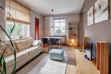 位于U1线韦特施泰因广场站附近：一间温馨的两居室公寓