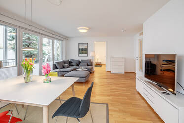 阳光充足的四室公寓，带 3 个阳台