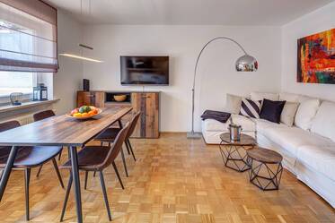 明亮温馨的公寓，配有宽敞的朝南阳台