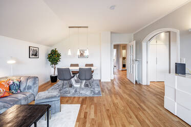 宽敞的2.5居室公寓在Unterhaching出租