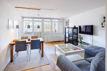 Schwabing-Freimann：明亮的现代化家具