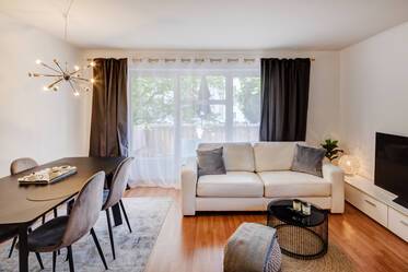 公寓位于安静的阅读楼内，带阳光明媚的阳台