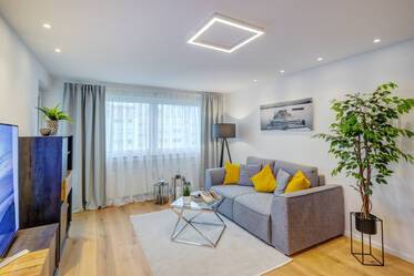 装修后首次入住,配备泳池和桑拿房