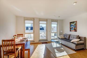 明亮阁楼公寓，带宽敞露台