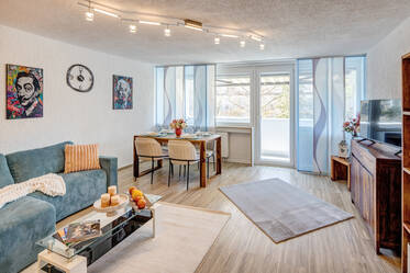 Gemütlich & wohnlich: Neu renoviert mit Balkon