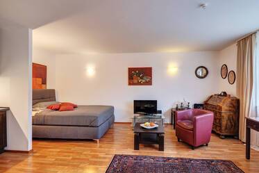 漂亮的带家具的公寓出租，位于Schwabing-West.