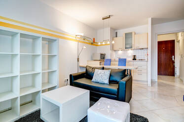 Gut möbl. 1-Zi-Wohnung mit Balkon, U-Bahn U3