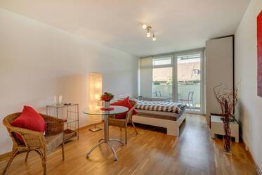 窗明几净，家具齐全，阳台朝西