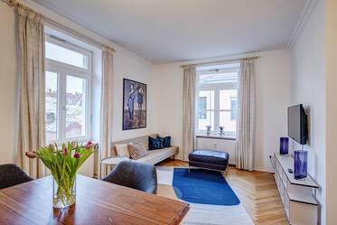 英国花园迷人的老式公寓