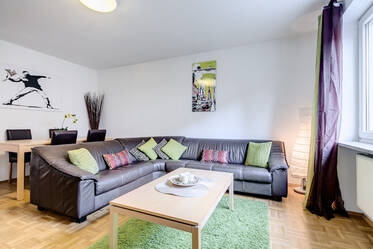 München Schwabing: schöne, möblierte 3-Zimmer Wohnung (2 Schlafzimmer) mit Internet-Flat