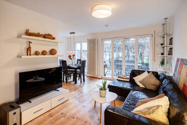 带家具的花园公寓，位于布鲁德米尔大街附近