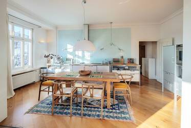 时期公寓，带开放式客厅与餐厅区域