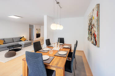 英国花园附近宽敞的家庭公寓