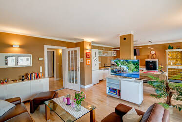 带家具的高品质 2.5 房公寓