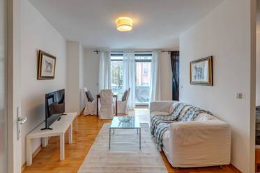 地理位置优越:伊萨尔河与英国花园之间